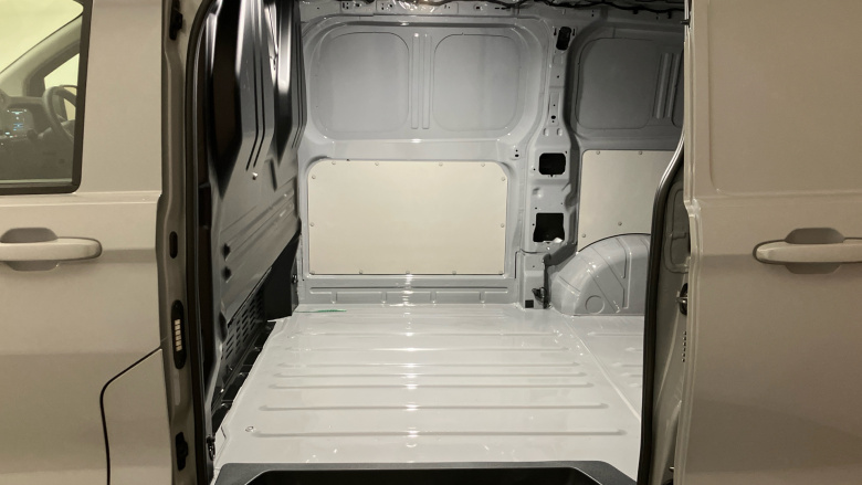 Volkswagen Transporter T32 Swb Electric 160kW 65kWh Commerce Pro Van Auto